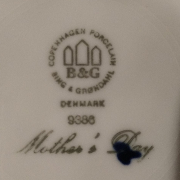 Bing & Grondahl Momma Elephant with baby 🐘 - Picture 5 of 5